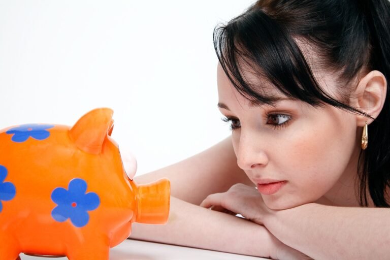 15 Erros Fatais Que as Mulheres Cometem Com o Dinheiro